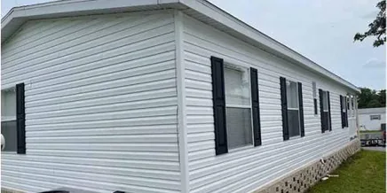After: long wall of vinyl siding, cleaned